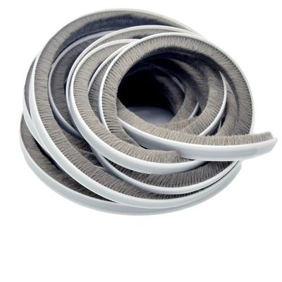 สไตล์การออกแบบที่ทันสมัย ประตูเลื่อนสล็อต ผ้าอัลลูมิเนียมสับสนธิ สายแปรง สภาพอากาศ สีดํา/เทา/น้ําตาล/ขาว/อื่น ๆ