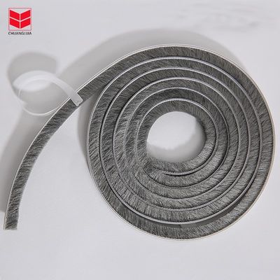 สายลมที่ติดตัวเองสําหรับประตูและหน้าต่างอลูมิเนียม Mohair Brush Wool Pile Groove Threshold Sealing Strip