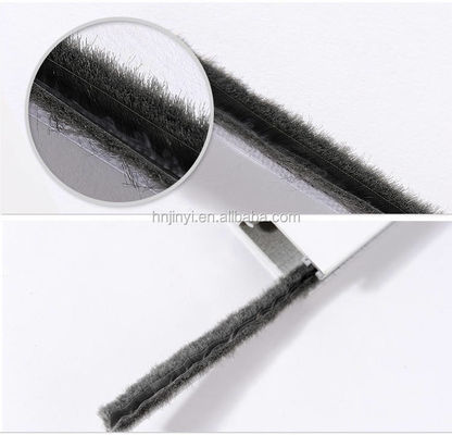 PP Fin อลูมิเนียม หน้าต่างและประตู สภาพอากาศ Strip Brush Seal สําหรับอพาร์ทเมนต์ ความสูง 3-25mm / ความกว้าง 3-50mm