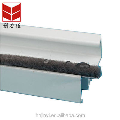 PP Fin อลูมิเนียม หน้าต่างและประตู สภาพอากาศ Strip Brush Seal สําหรับอพาร์ทเมนต์ ความสูง 3-25mm / ความกว้าง 3-50mm