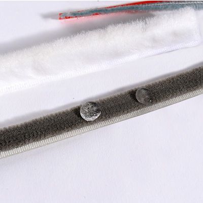 100% วัสดุ PP เนื้อผง Brush Seal ผ้าปู สายสภาพอากาศสําหรับประตูสัตว์เลี้ยง กันฝุ่น กันแมลง ป้องกันเสียง