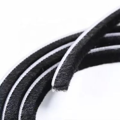 สไตล์การออกแบบที่ทันสมัย ประตูเลื่อนสล็อต ผ้าอัลลูมิเนียมสับสนธิ สายแปรง สภาพอากาศ สีดํา/เทา/น้ําตาล/ขาว/อื่น ๆ