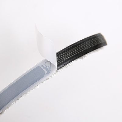 น้ํากันฝุ่นกันฝุ่น Extrusive หลังค้อน สายสภาพอากาศสําหรับหน้าต่างและประตู