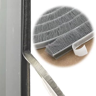 การออกแบบที่ทันสมัย ผ้าปูค้อน Self Adhesive Seal สําหรับประตูหน้าต่าง สภาพอากาศ ถอดออก Draft Excluder
